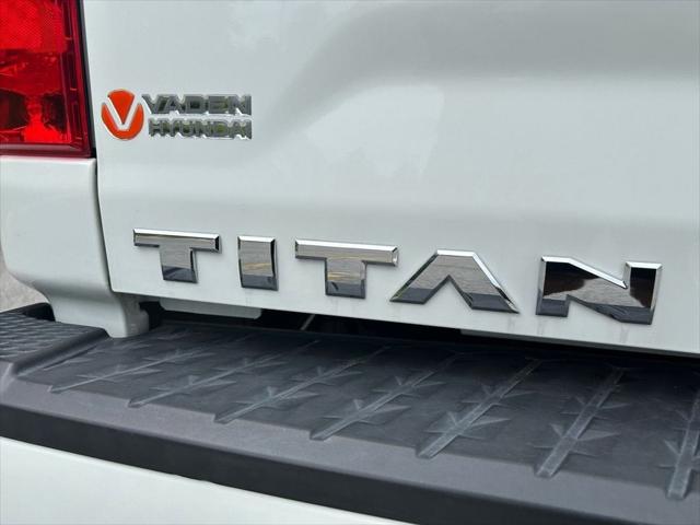 2022 Nissan TITAN Crew Cab SV 4x4