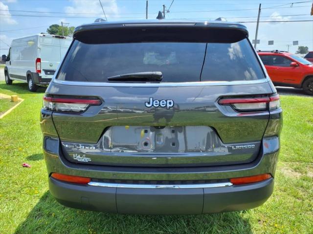 2022 Jeep Grand Cherokee L Laredo 4x4