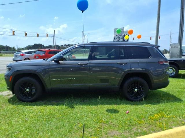 2022 Jeep Grand Cherokee L Laredo 4x4