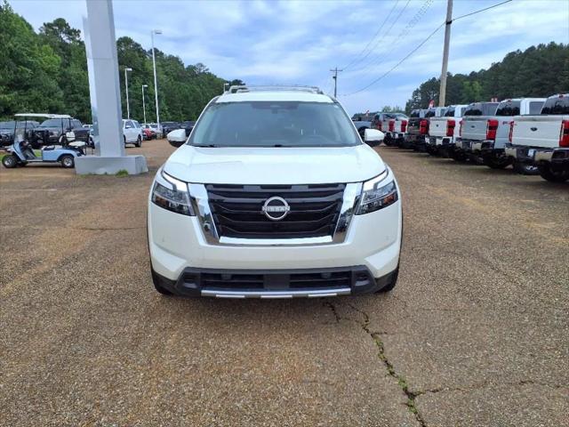 2024 Nissan Pathfinder SL FWD