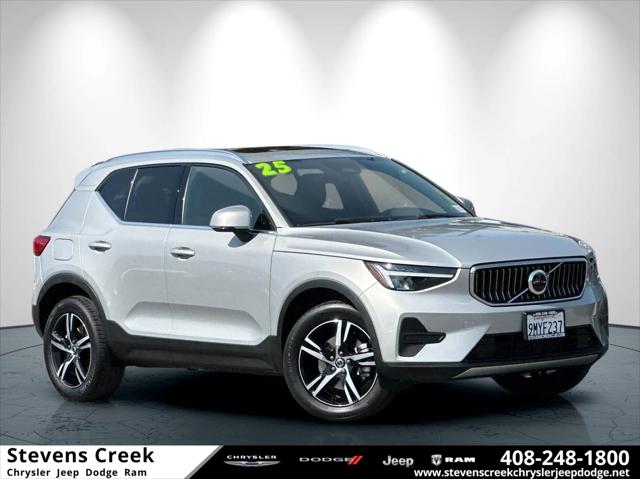 2025 Volvo XC40 B5 Core Bright Theme