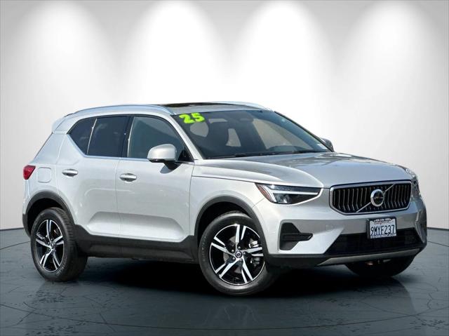 2025 Volvo XC40 B5 Core Bright Theme