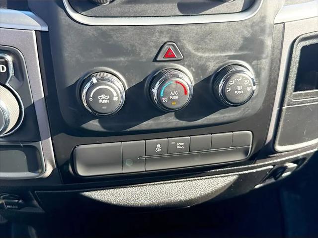 2022 Ram 1500 Classic SLT Crew Cab 4x2 5'7" Box