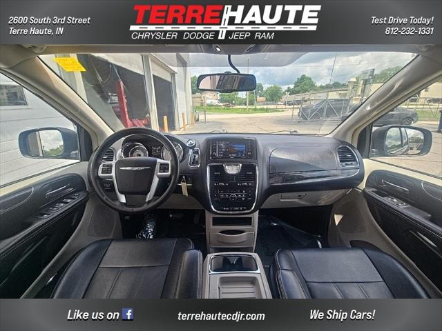 2016 Chrysler Town and Country Touring