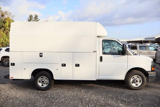 2025 GMC Savana Cutaway Work Van