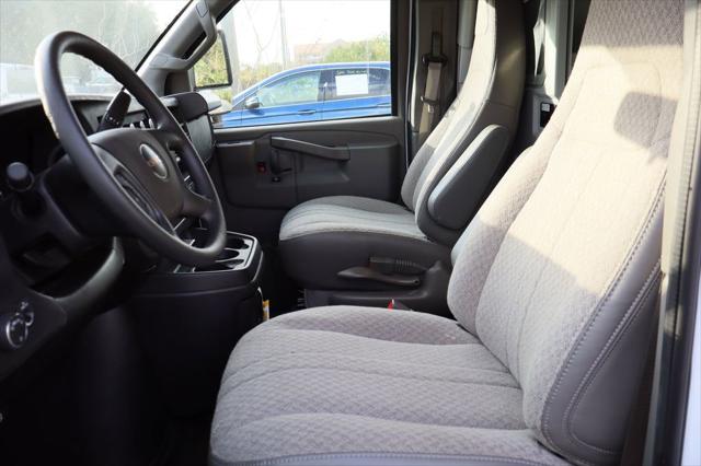 2025 GMC Savana Cutaway Work Van