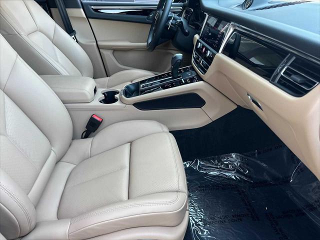 2025 Porsche Macan AWD