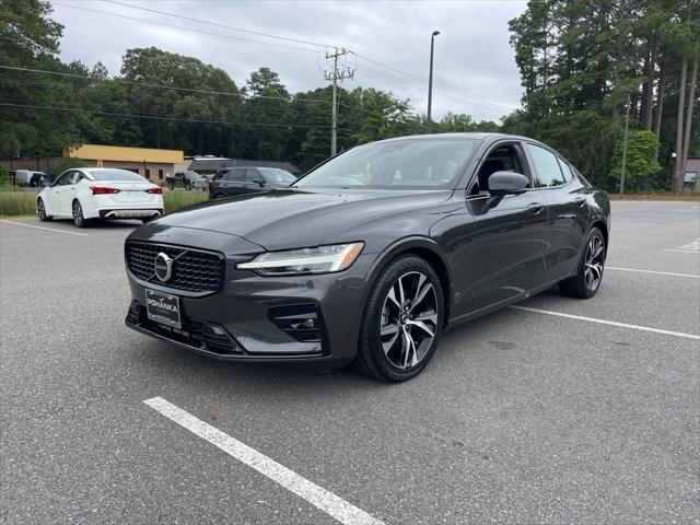 2024 Volvo S60 B5 Core Dark Theme