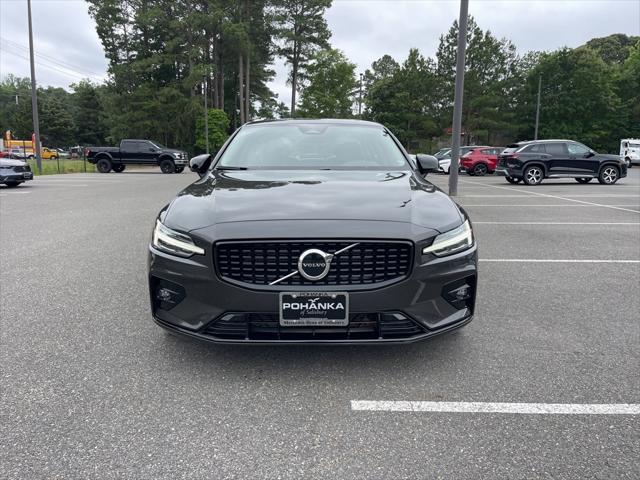 2024 Volvo S60 B5 Core Dark Theme