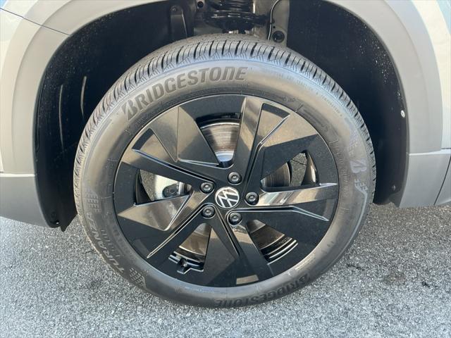 2025 Volkswagen Taos 1.5T SE