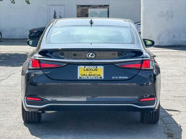 2025 Lexus ES 300h FWD