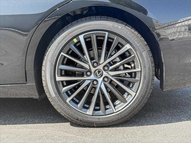 2025 Lexus ES 300h FWD