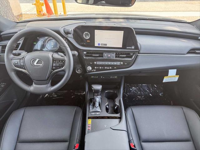 2025 Lexus ES 300h FWD