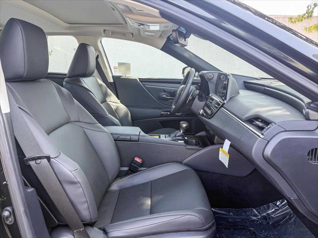 2025 Lexus ES 300h FWD