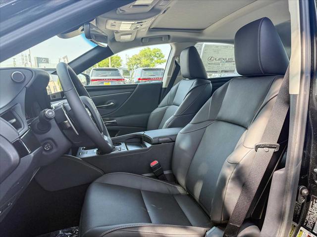 2025 Lexus ES 300h FWD