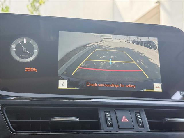 2025 Lexus ES 300h FWD