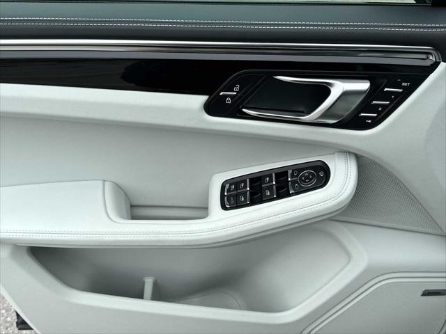 2025 Porsche Macan Unknown