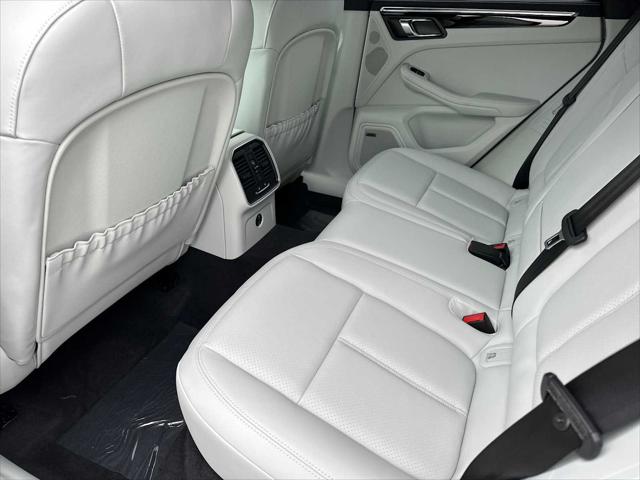2025 Porsche Macan Unknown