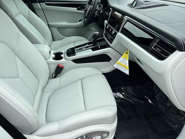 2025 Porsche Macan Unknown