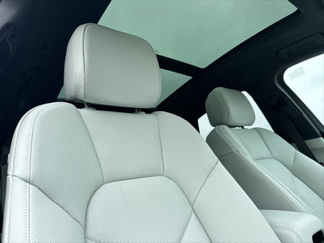 2025 Porsche Macan Unknown