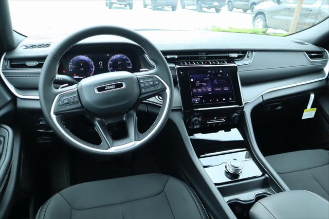 2025 Jeep Grand Cherokee GRAND CHEROKEE L LAREDO X 4X4