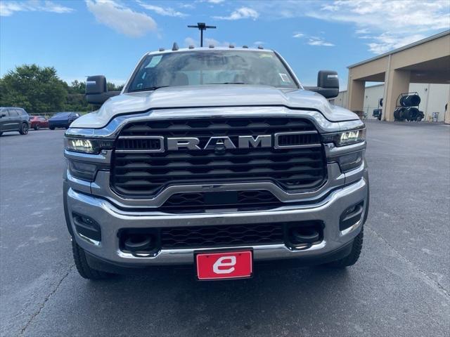 2025 RAM Ram 5500 Chassis Cab RAM 5500 TRADESMAN CHASSIS CREW CAB 4X4 84 CA