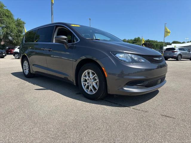 2022 Chrysler Voyager LX