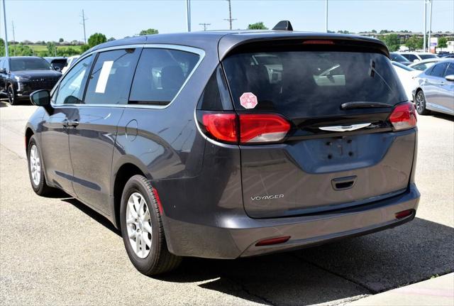 2022 Chrysler Voyager LX