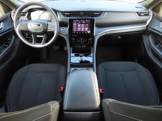 2024 Jeep Grand Cherokee Laredo X 4x4