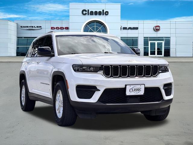 2023 Jeep Grand Cherokee Laredo 4x2