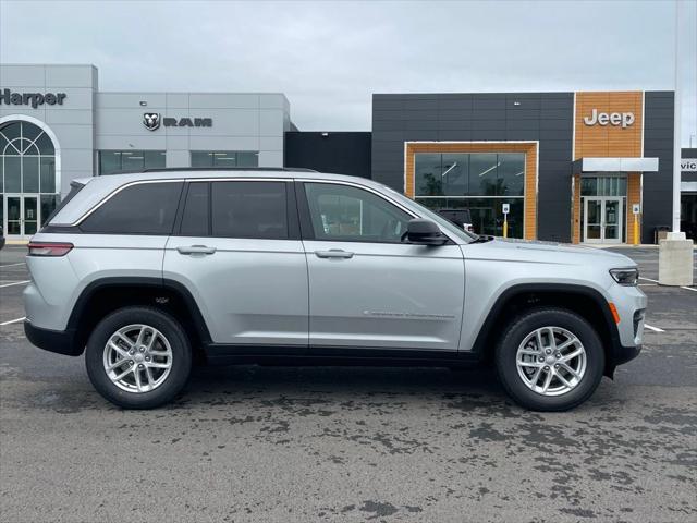 2025 Jeep Grand Cherokee GRAND CHEROKEE LAREDO X 4X4