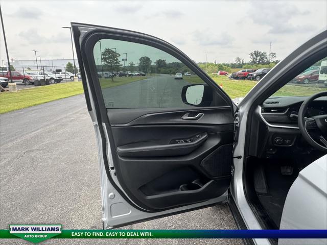 2024 Jeep Grand Cherokee L Altitude X 4x4 2024 Jeep Grand Cherokee L Altitude X 4x4