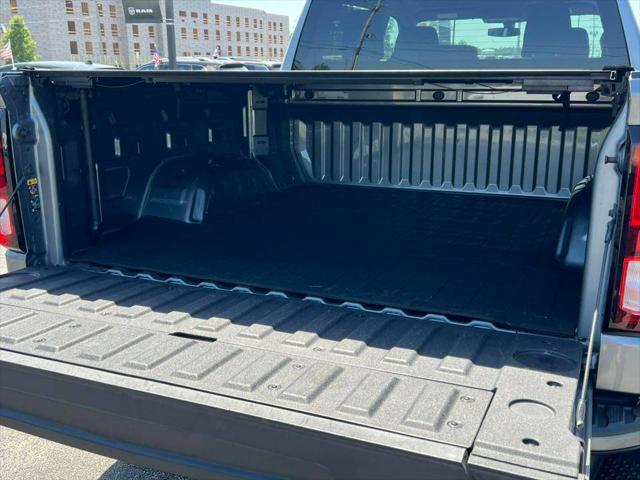 2022 GMC Sierra 1500 Limited 4WD Crew Cab Short Box Elevation with 3VL