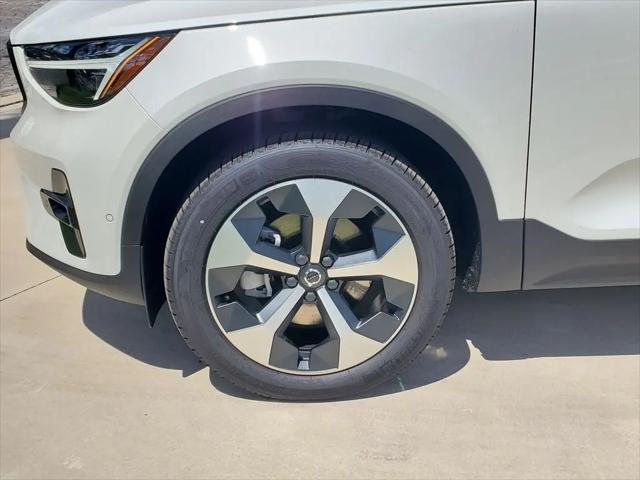2026 Volvo XC40 Plus, B5 AWD Gas (mild hybrid), Dark