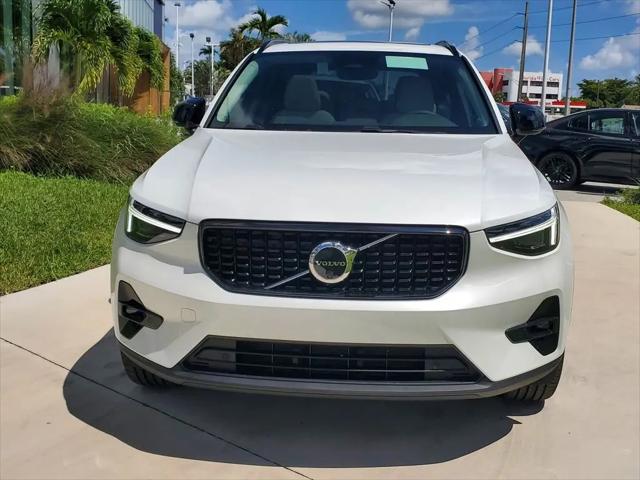 2026 Volvo XC40 Plus, B5 AWD Gas (mild hybrid), Dark