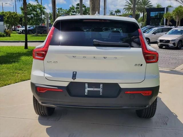 2026 Volvo XC40 Plus, B5 AWD Gas (mild hybrid), Dark