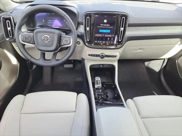 2026 Volvo XC40 Plus, B5 AWD Gas (mild hybrid), Dark