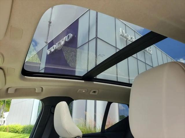 2026 Volvo XC40 Plus, B5 AWD Gas (mild hybrid), Dark