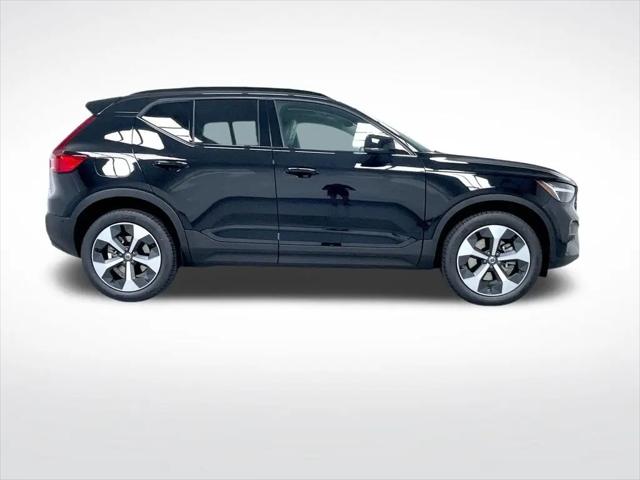 2026 Volvo XC40 Plus, B5 AWD Gas (mild hybrid), Dark