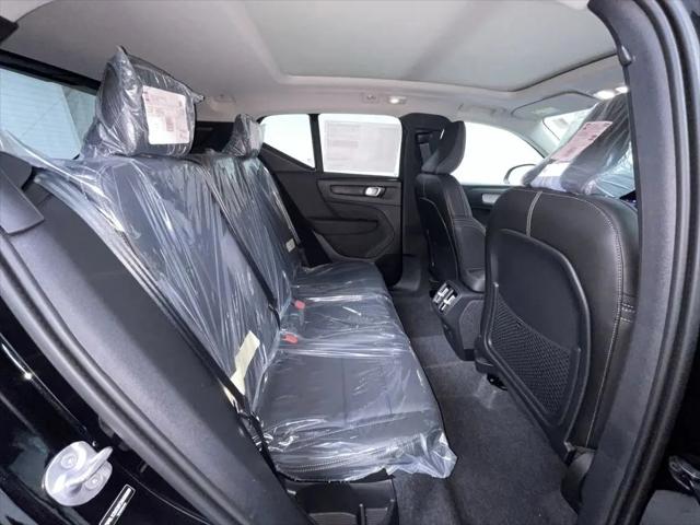 2026 Volvo XC40 Plus, B5 AWD Gas (mild hybrid), Dark