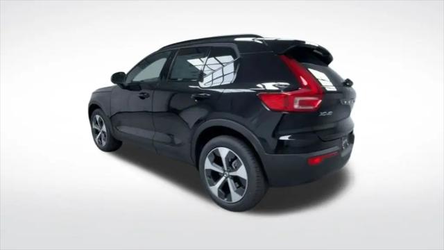 2026 Volvo XC40 Plus, B5 AWD Gas (mild hybrid), Dark