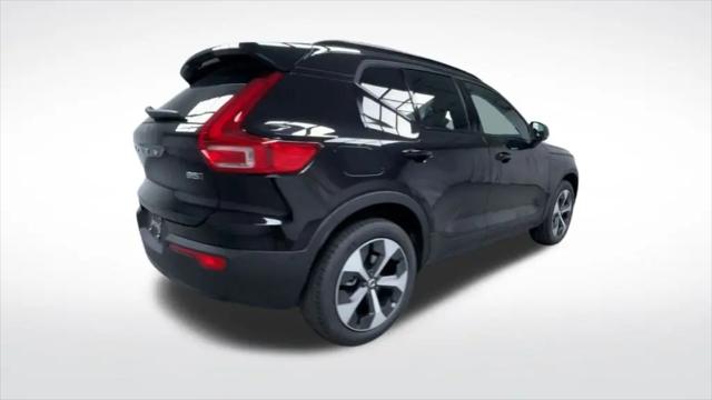 2026 Volvo XC40 Plus, B5 AWD Gas (mild hybrid), Dark