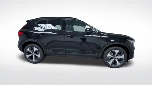 2026 Volvo XC40 Plus, B5 AWD Gas (mild hybrid), Dark