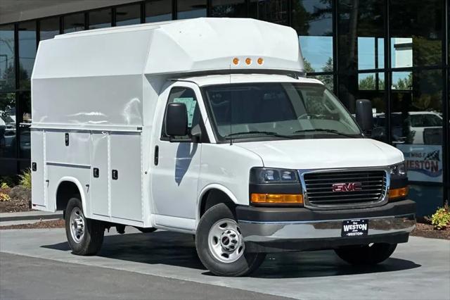 2025 GMC Savana Cutaway Work Van