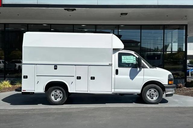 2025 GMC Savana Cutaway Work Van