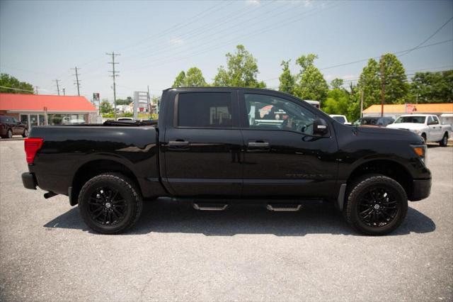 2018 Nissan TITAN SV