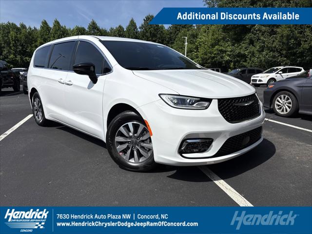 2025 Chrysler Pacifica Plug-In Hybrid PACIFICA PLUG-IN HYBRID SELECT