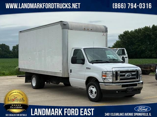 2022 Ford E-350 Cutaway E-350 DRW 138 WB