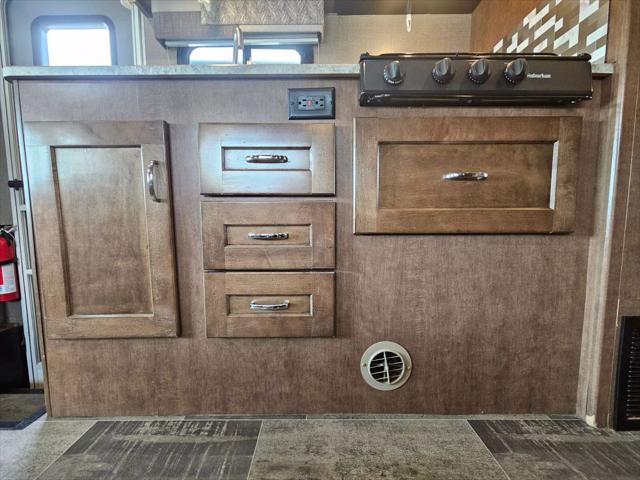 2019 Ford E-450 Cutaway 27D