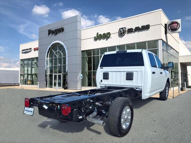 2025 RAM Ram 3500 Chassis Cab RAM 3500 TRADESMAN CREW CAB CHASSIS 4X4 60 CA
